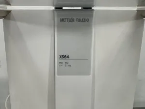Mettler Toledo XS64 Analytical Balance with Glass Draft Shield and Touchscreen Interface, 4 of 4