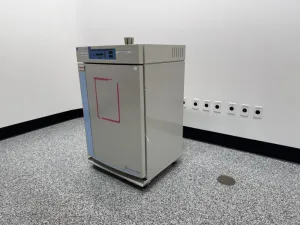 Thermo Fisher Scientific Forma Series II Model 3110 Water Jacketed CO2 Incubator for Cell Culture, 2 of 4