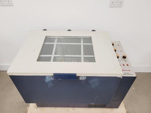 Gallenkamp Cooled Orbital Shaking Incubator INR-250 Lab-cover