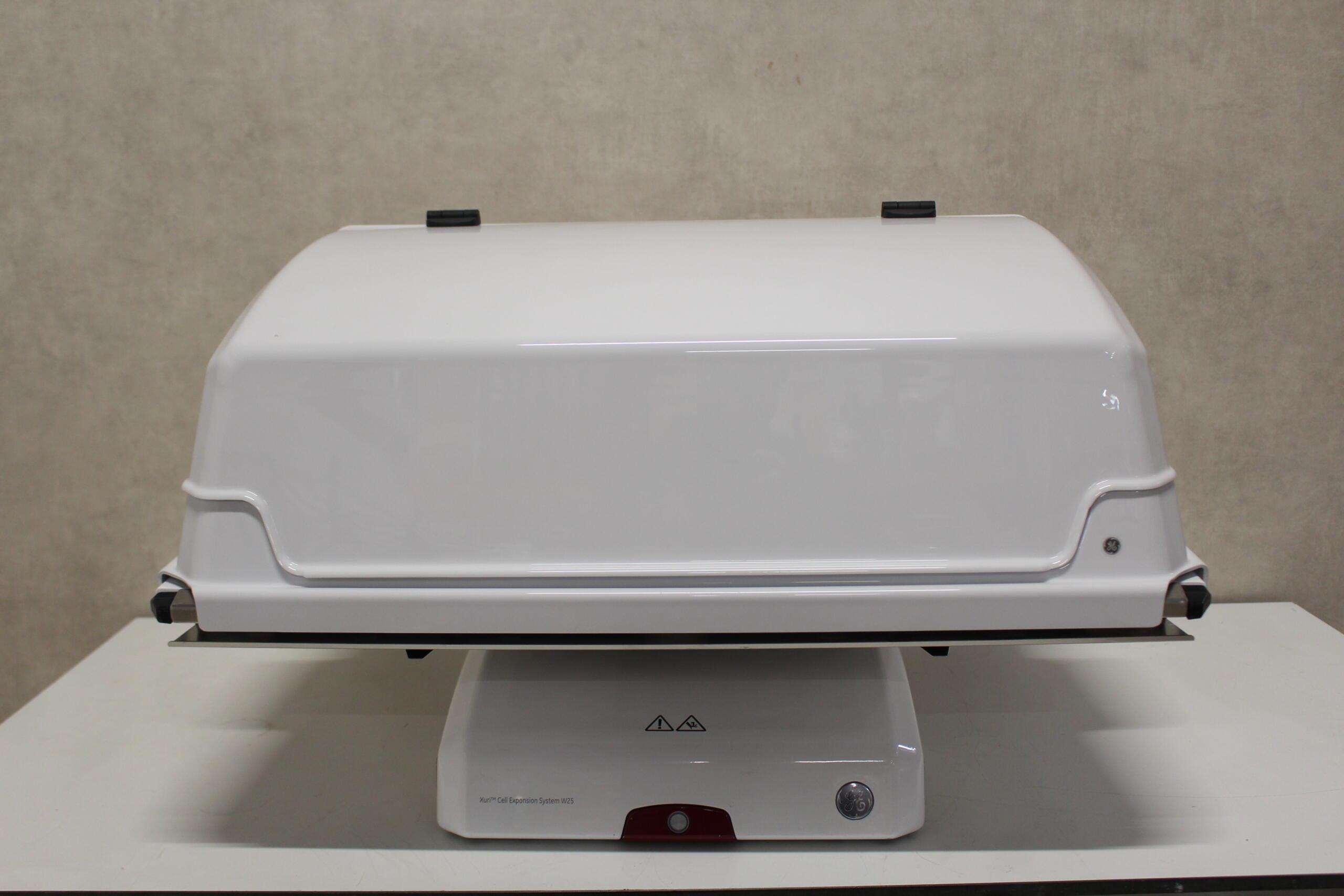 Cytiva Rocker with Tray 20 and Lid 20 for Xuri W25 System – Temperature-Controlled Laboratory Rocker