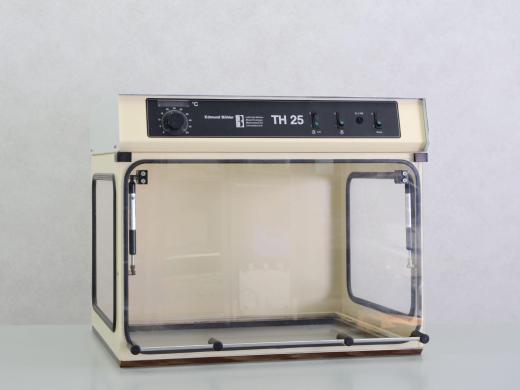 Edmund Bühler TH25 Laboratory Incubator with Temperature Control for Stability and Quality Testing-cover