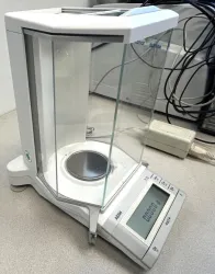 Mettler Toledo AG204 Analytical Balance with 210g Capacity and 0.0001g Readability, 5 of 6