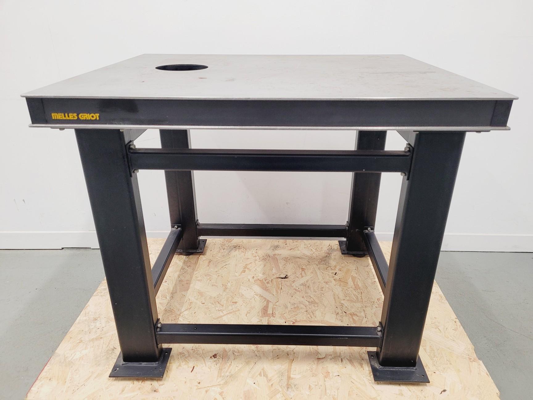 Melles Griot Anti Vibration Isolation Optical Table, 90 x 75cm