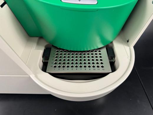 Bio-Rad QX200 Droplet Reader for Digital PCR Analysis-cover
