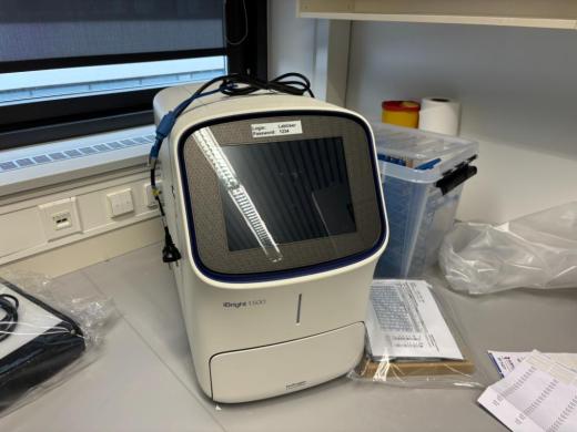 Invitrogen iBright 1500 Imaging System FL1500 for Gel and Blot Imaging-cover