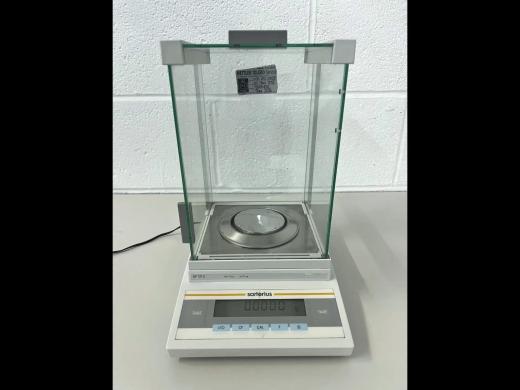 Sartorius BP 121 S Analytical Balance with 0.1 mg Readability and Draftshield Chamber-cover