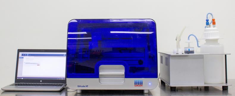 Qiagen QIAcube HT High Throughput DNA Purification System with Computer-cover