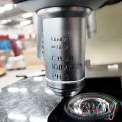 Leica DMLS Upright Optical Microscope with Canon Camera and Phase-Contrast Objectives, 9 of 14