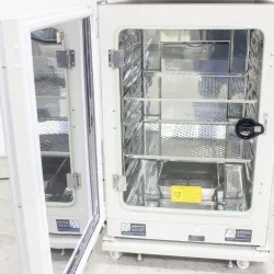 Panasonic MCO-170AICUVL-PA CO2 Incubator 165L with Touchscreen Control, 3 of 9