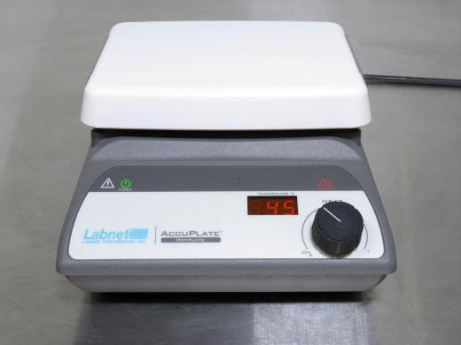 Labnet D0400 AccuPlate Ceramic Hotplate with LED Temperature Display-cover