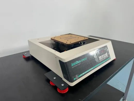 New Brunswick Innova 2100 Platform Shaker