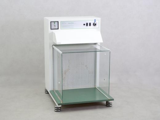Spruyt Hillen HLF22a Horizontal Laminar Flow Cabinet for Sterile Laboratory Work-cover
