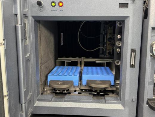 Waters Acquity Sample Manager Autosampler for Liquid Chromatography-cover