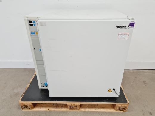 Heraeus BB6220 CO2 Incubator with Laboratory Oven Function-cover