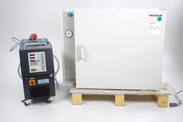 Heraeus B6120 F 70°C Drying Oven with Single STW 150/1-3-10-K5 Heating and Cooling Unit