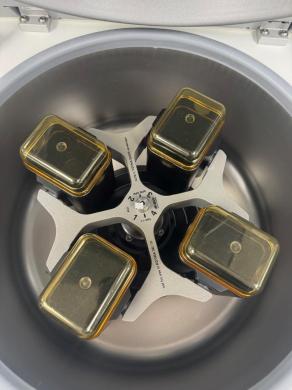 Hettich Rotina 380 Benchtop Centrifuge with Fixed-Angle Rotor for 4x100 mL Tubes-cover