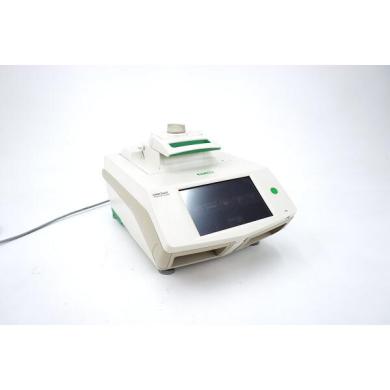 Bio-Rad C1000 Gradient Thermal Cycler with 384-Well Fast Reaction Module-cover