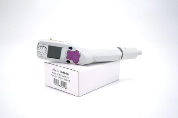 Eppendorf Xplorer plus Electronic Single-Channel Pipette 250–5,000 µL-cover