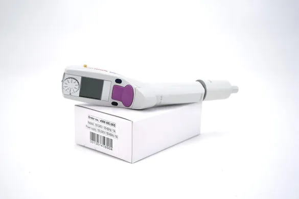 Eppendorf Xplorer plus Electronic Single-Channel Pipette 250–5,000 µL, Eppendorf Laboratory equipment