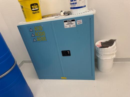 ULINE H-3775M 30-Gallon Acid & Corrosive Chemical Storage Cabinet-cover