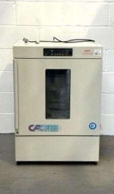 Sanyo MIR152 Cooled Incubator with Microprocessor Control 10°C–50°C-cover