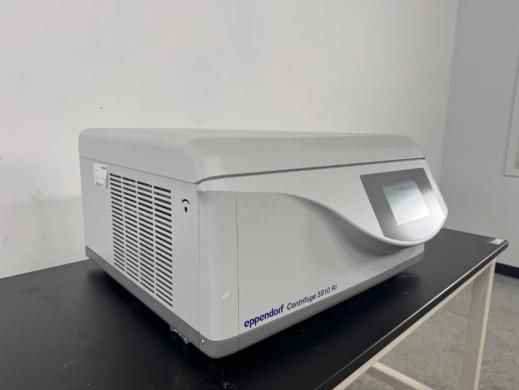Eppendorf 5910 Ri Refrigerated Benchtop Centrifuge with Touchscreen Control-cover