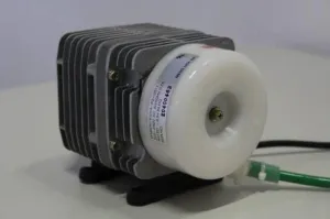 Nitto Kohki VP0625 Vacuum Pump, 3 of 4