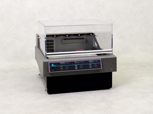 Lab-Line 4628-1CE Digital Orbital Shaker with Temperature Control-cover
