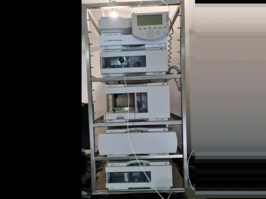 Agilent 1100 HPLC System with Quaternary Pump and Variable Wavelength Detector-cover