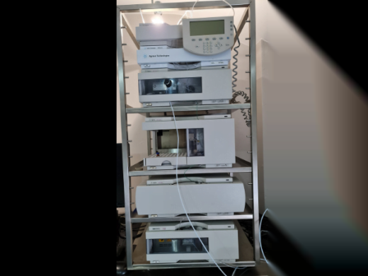 Agilent 1100 HPLC System with Quaternary Pump and Variable Wavelength Detector-cover