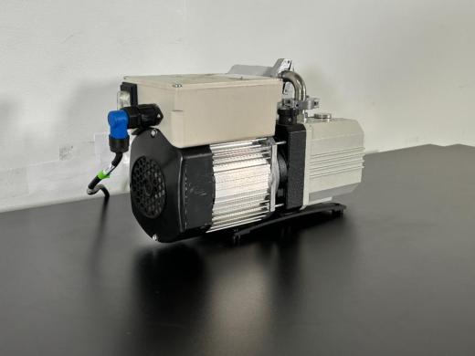 Leybold Trivac Rotary Vacuum Pump for Laboratory and Industrial Use-cover