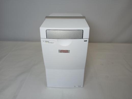 Agilent Bioanalyzer 2100 G2939B Microfluidics-Based Nucleic Acid and Protein Analyzer-cover