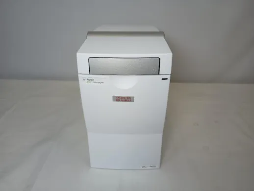 Agilent Bioanalyzer 2100 G2939B Microfluidics-Based Nucleic Acid and Protein Analyzer
