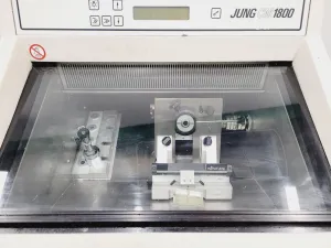 Leica Cryocut 1800 (Reichert-Jung CM1800) for Spares/Repair, 6 of 13