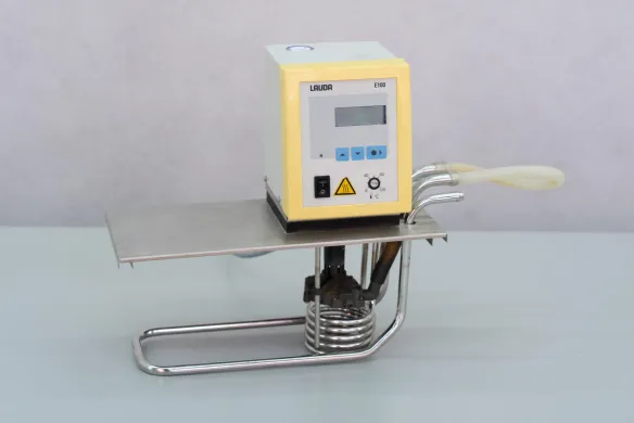 Lauda E100 Laboratory Thermostat with Optional Circulation