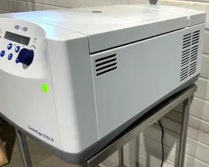 Eppendorf 5702R Refrigerated Benchtop Centrifuge with Swing-Out Rotor and Aerosol-Tight Buckets, 5 of 7