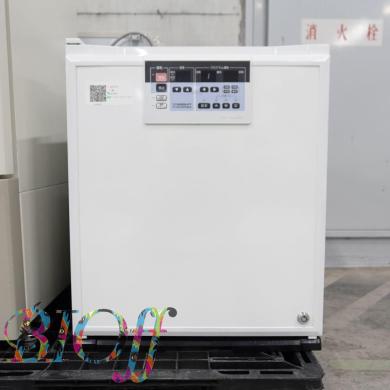 Mitsubishi CN-40A Cool Incubator with 5-Sided Temperature Control and Programmable 9-Step Heating/Cooling-cover