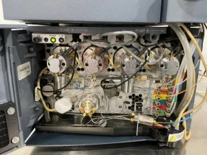 Waters Acquity High-Performance Liquid Chromatography System with Binary Solvent Manager and PDA Detector, 2 of 4