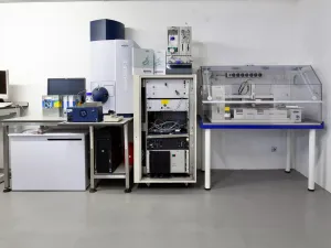 Bruker MicrOTOF II Time-of-Flight Mass Spectrometer with Gilson 215 Liquid Handler, 5 of 6