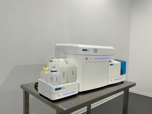Agilent NovoCyte Advanteon VBR V6B5R3 Modular Flow Cytometer with Automated Sample Loader-cover