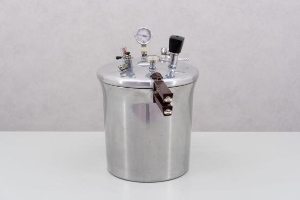 EMI Autoclave Pan for Sterilization with 10 L Capacity and 120ºC Max Temperature-cover