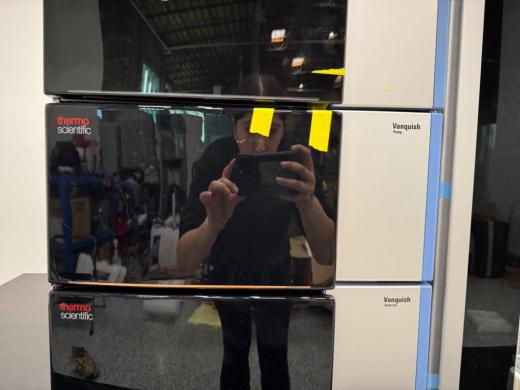 Thermo Scientific Vanquish Flex UHPLC System with Modular Column Compartment, Dual Split Sampler, DAD, Binary Pump, and CAD-cover