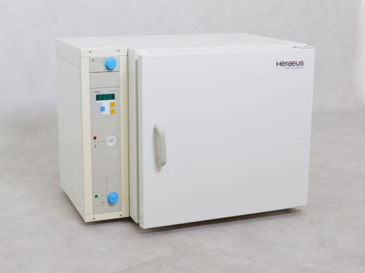 Heraeus B6060 Laboratory Incubator with Natural Convection-cover