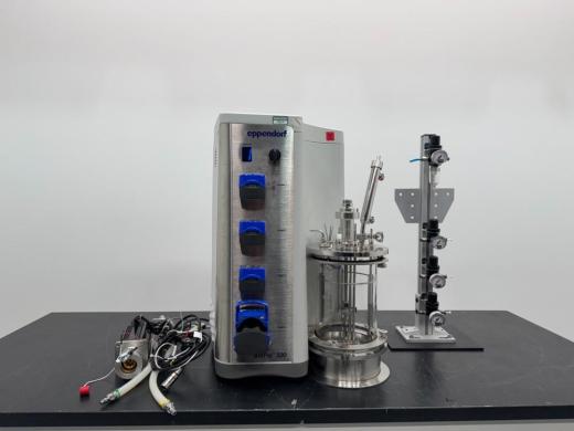 Eppendorf BioFlo 320 Universal Benchtop Bioprocess Control Station-cover