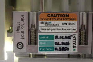 Integra VIAFLO 384 Electronic Multichannel Pipette for High-Density Microplate Handling, 6 of 9