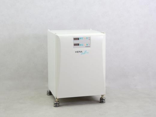 Heraeus HeraCell 150 Laboratory Incubator with Forced Convection-cover
