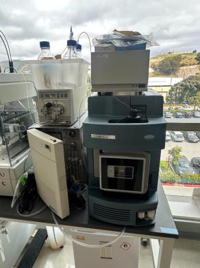 Waters ACQUITY UPLC with SQ Detector 2 and 3767 Sample Manager-cover