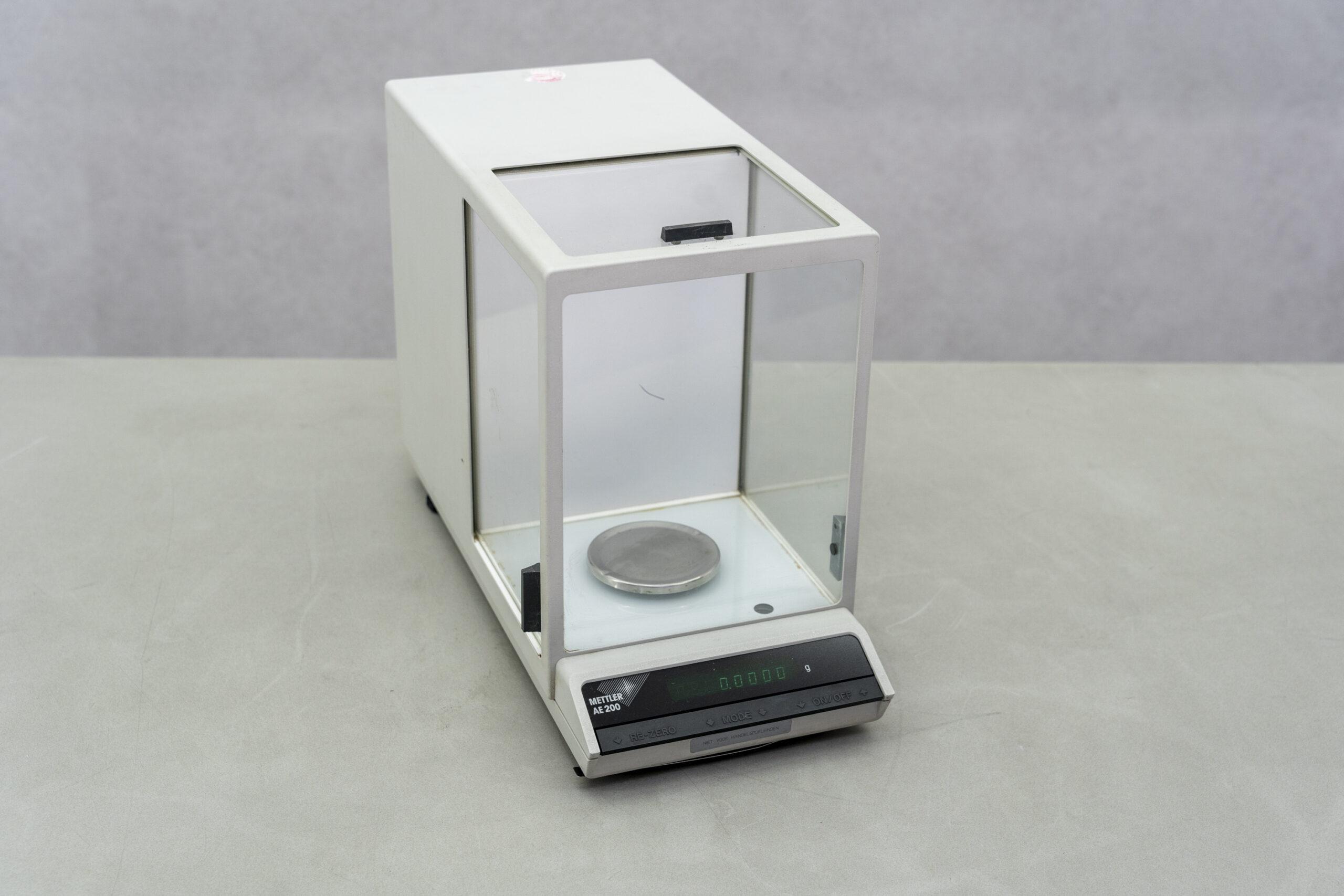 Mettler AE200-S Analytical Balance