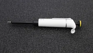 Thermo Scientific F1-ClipTip Manual Single-Channel Pipette 20-200 µL, 4 of 6