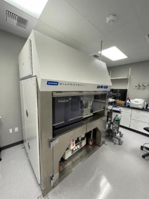 BD FACSAria II Fluorescence-Activated Cell Sorter System-cover